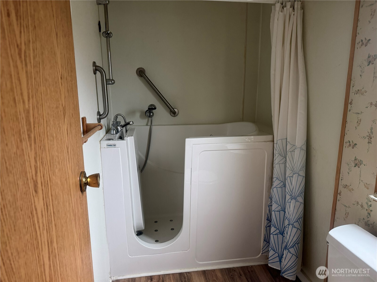 212 Old Owen Road, Unit 59 Sultan, WA 98294 - Photo 8 of 13 a bathroom with a shower