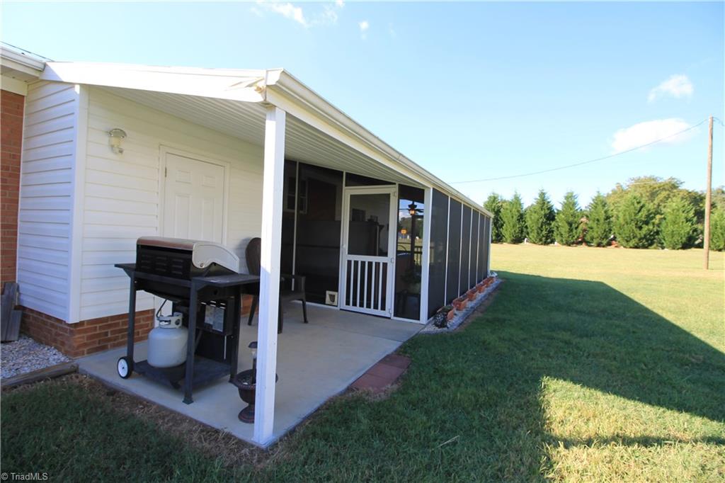 652 East L Myers Road Lexington, NC 27295 - Photo 3 of 18 Gallery Image 3