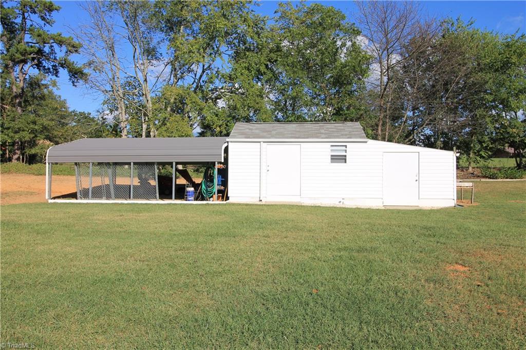 652 East L Myers Road Lexington, NC 27295 - Photo 4 of 18 Gallery Image 4
