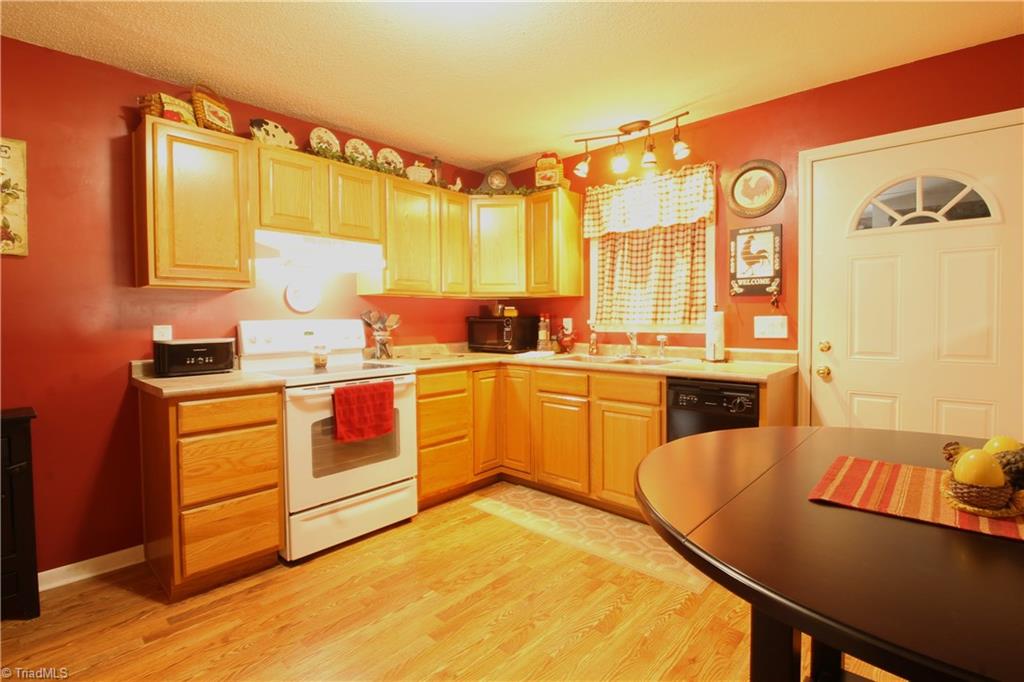 652 East L Myers Road Lexington, NC 27295 - Photo 8 of 18 Gallery Image 8