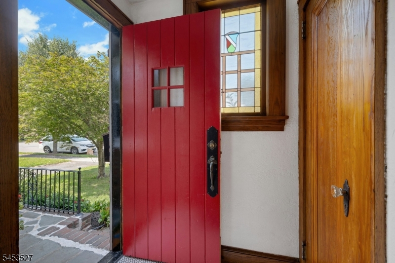17 Ferncliff Road Bloomfield, NJ 07003 - Photo 4 of 32 Gallery Image 4