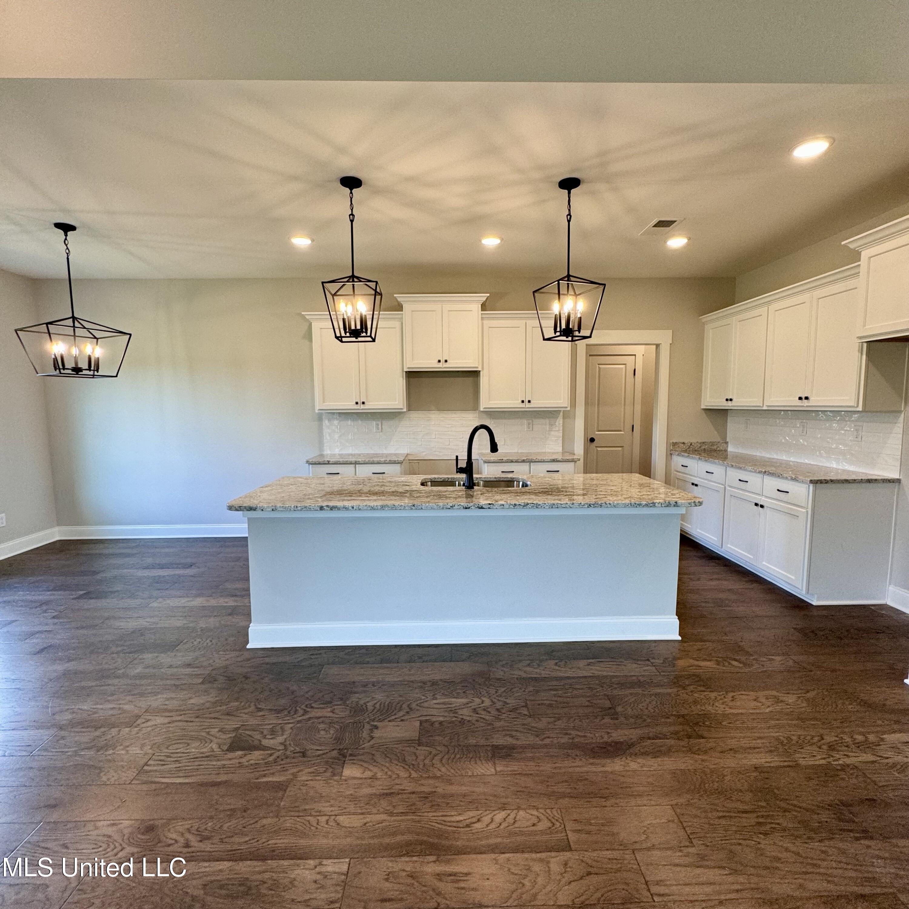 756 Wells Drive Hernando, MS 38632 - Photo 19 of 55 Iris