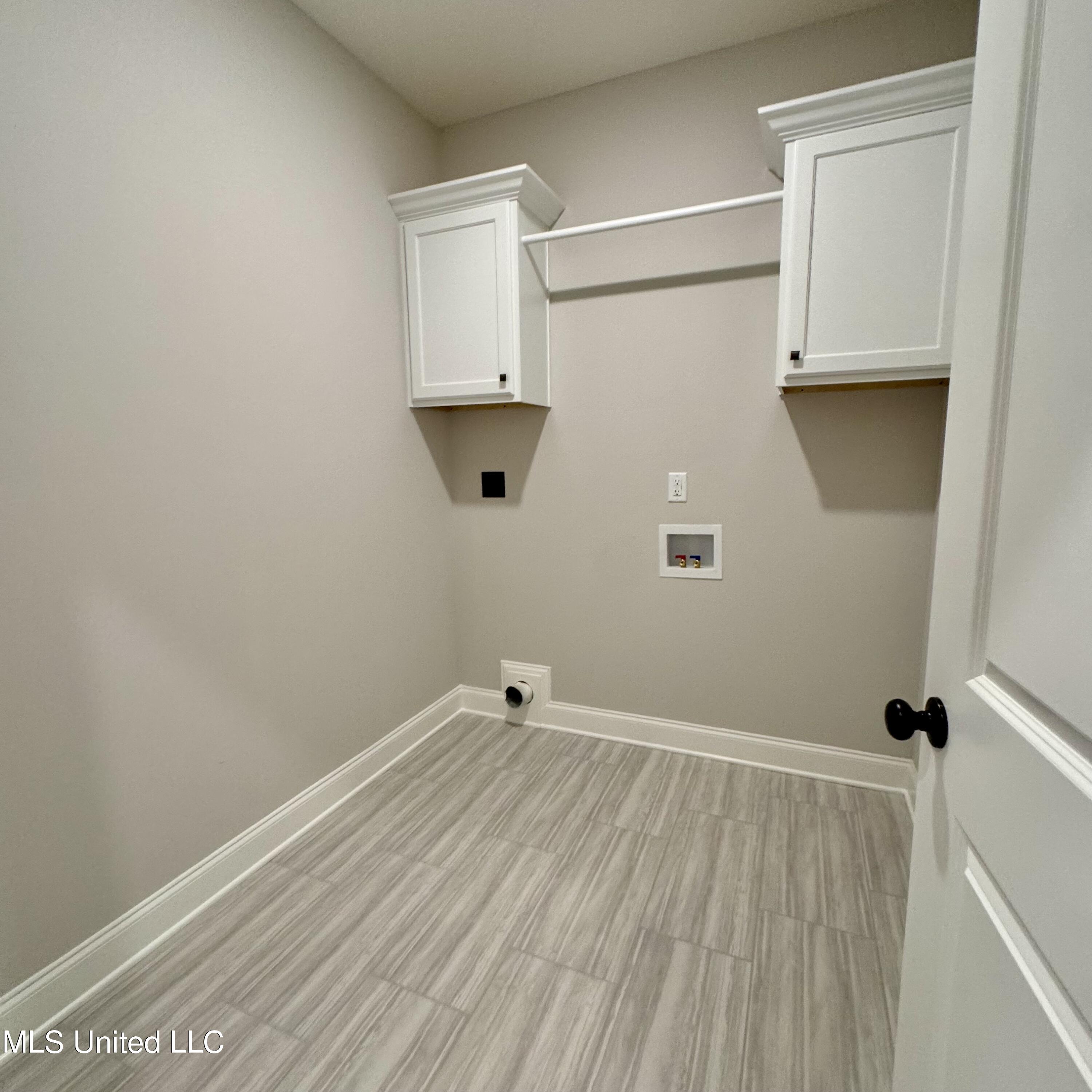 756 Wells Drive Hernando, MS 38632 - Photo 26 of 55 Iris laundry room