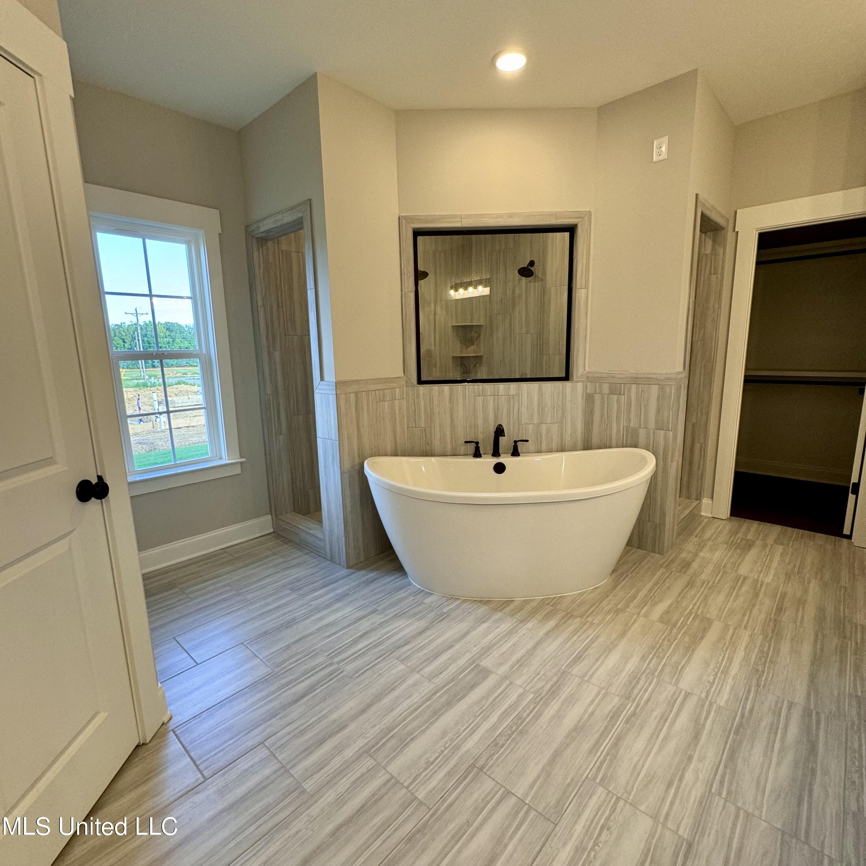 756 Wells Drive Hernando, MS 38632 - Photo 33 of 55 Iris primary bath