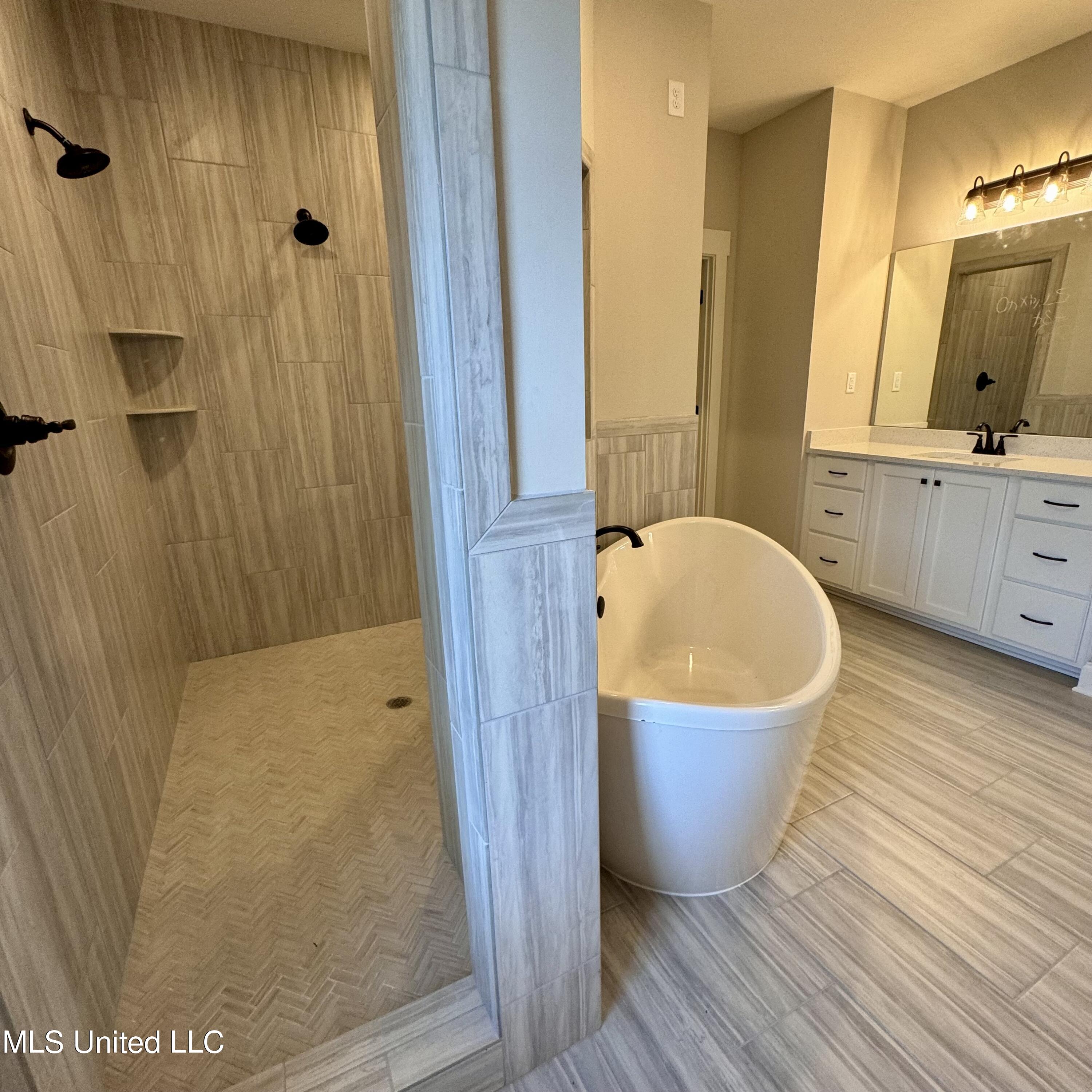 756 Wells Drive Hernando, MS 38632 - Photo 34 of 55 Iris primary bath