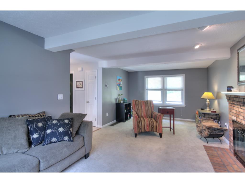 159 Searles Road Nashua, NH 03062 - Photo 2 of 26