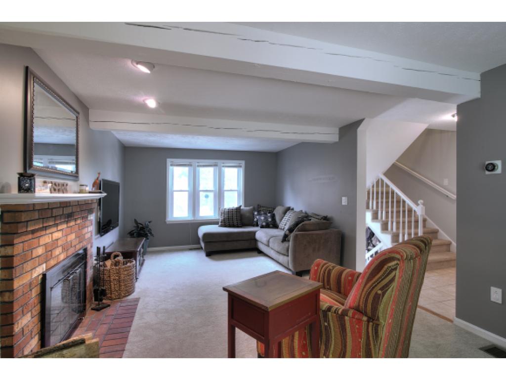 159 Searles Road Nashua, NH 03062 - Photo 3 of 26
