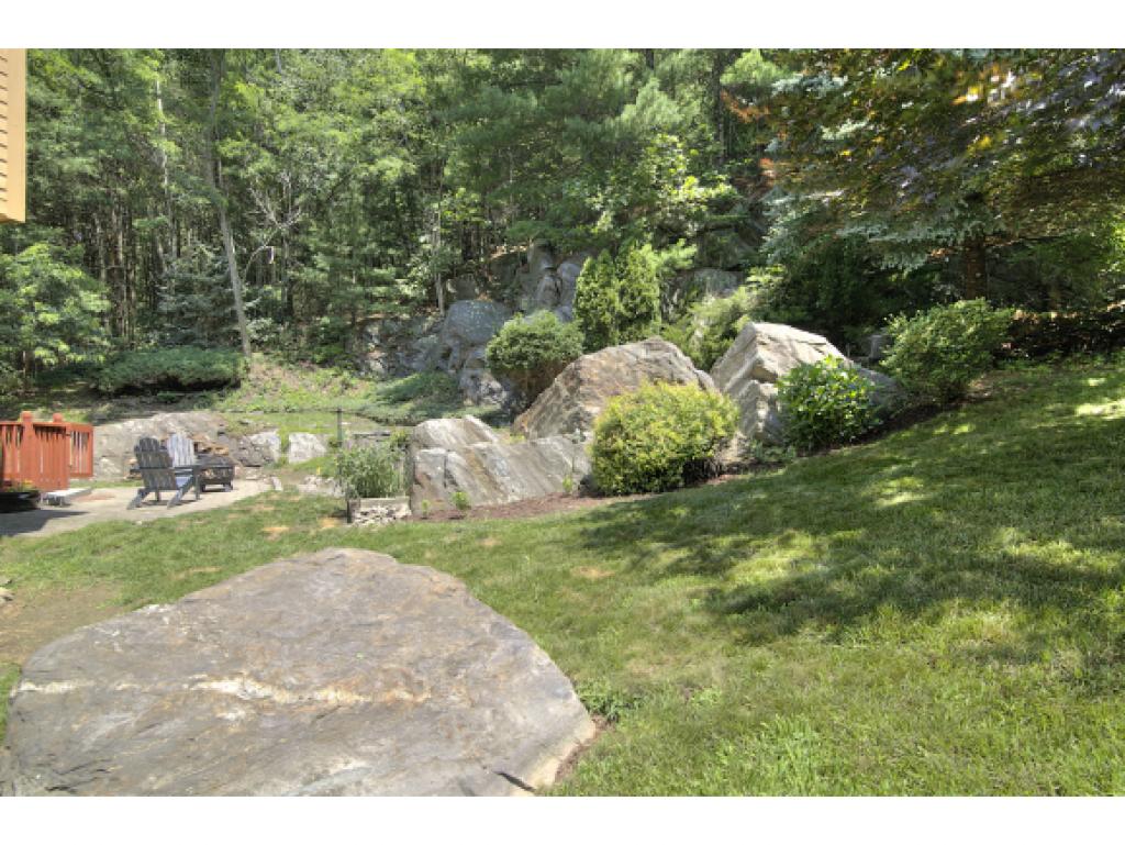 159 Searles Road Nashua, NH 03062 - Photo 24 of 26