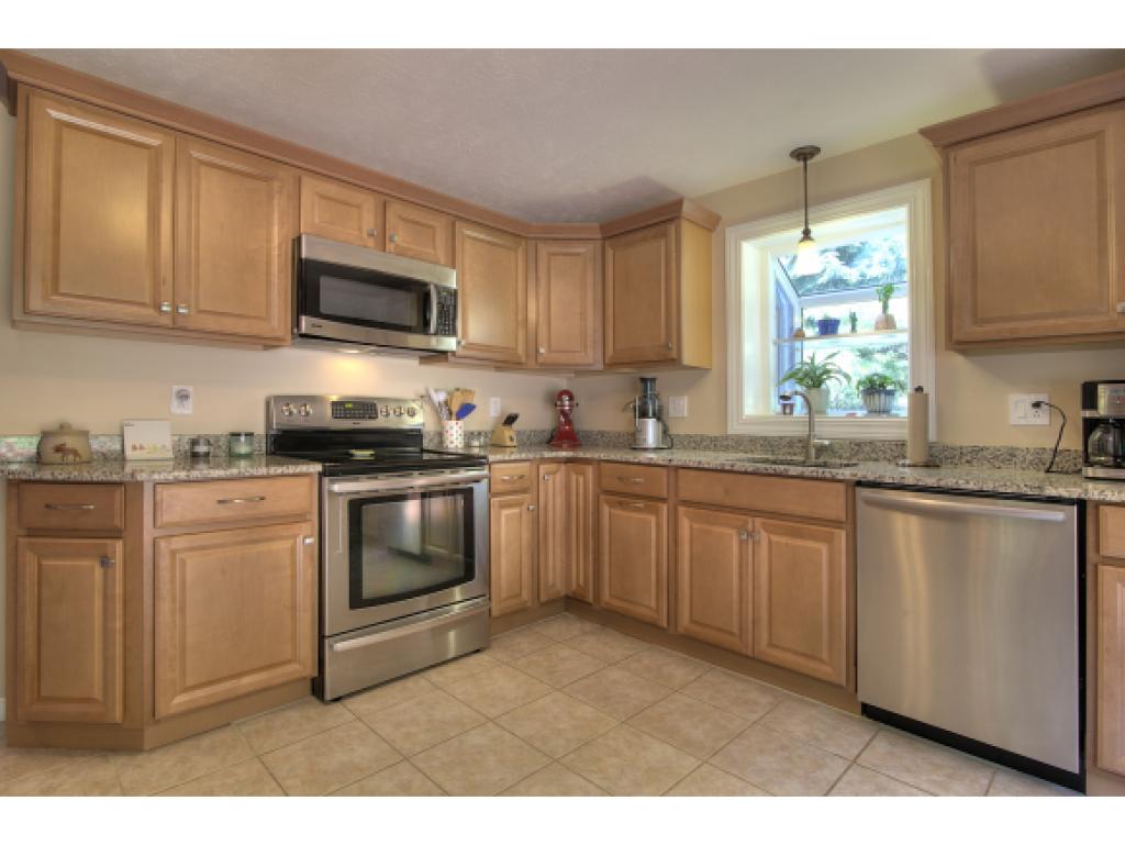 159 Searles Road Nashua, NH 03062 - Photo 7 of 26