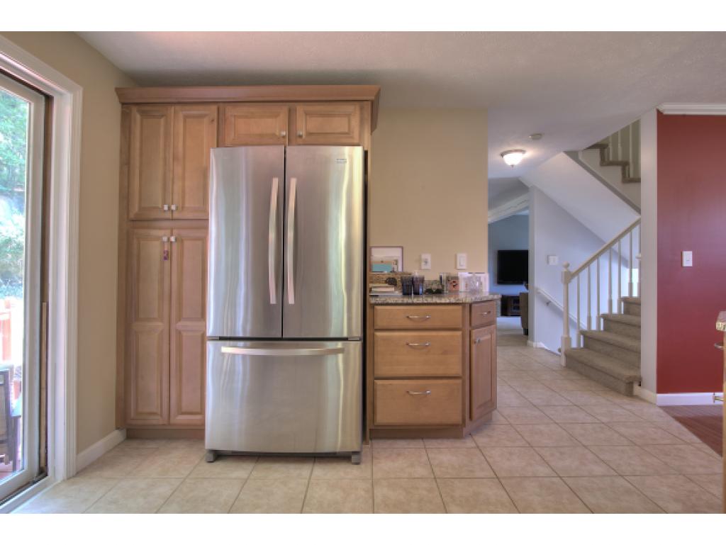 159 Searles Road Nashua, NH 03062 - Photo 9 of 26