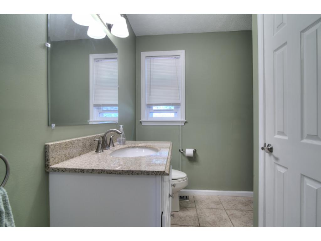 159 Searles Road Nashua, NH 03062 - Photo 10 of 26