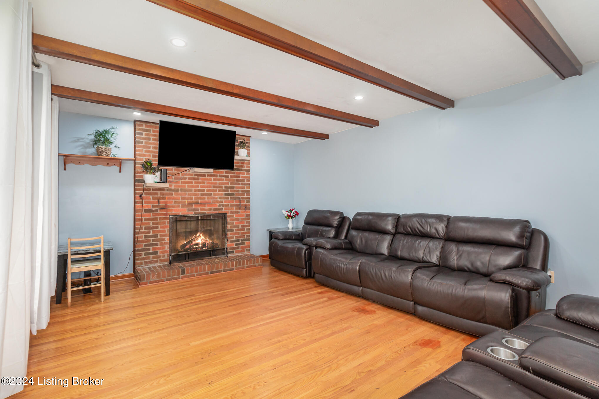 1517 Knight Road Louisville, KY 40216 - Photo 3 of 22 Family Room