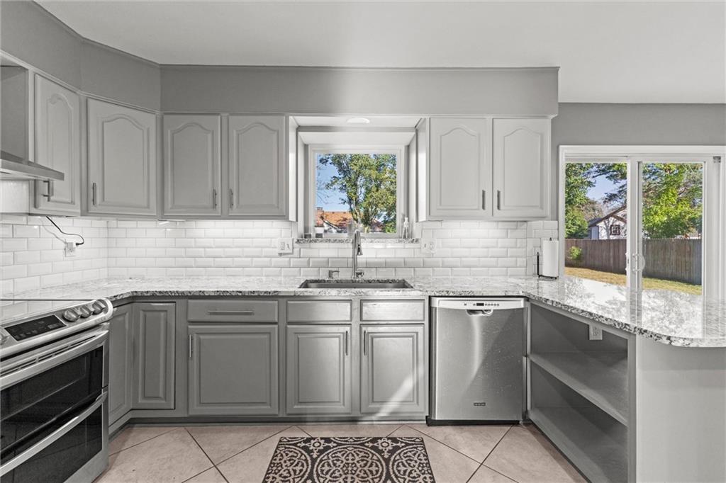 11739 Grant Street Overland Park, KS 66210 - Photo 6 of 31