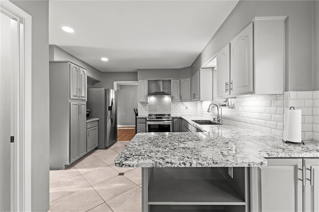 11739 Grant Street Overland Park, KS 66210 - Photo 7 of 31