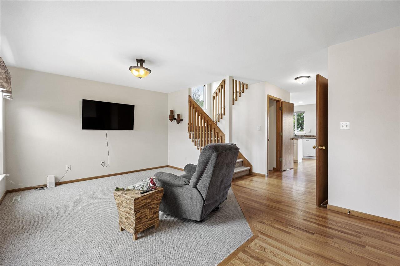 3402 Falcon View Road Southwest Cedar Rapids, IA 52404 - Photo 2 of 38 Gallery Image 2