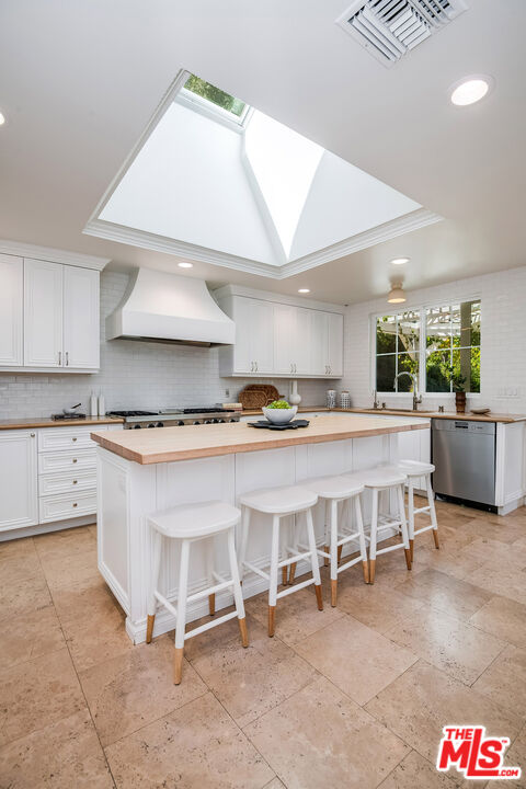 24049 Chestnut Way Calabasas, CA 91302 - Photo 15 of 53