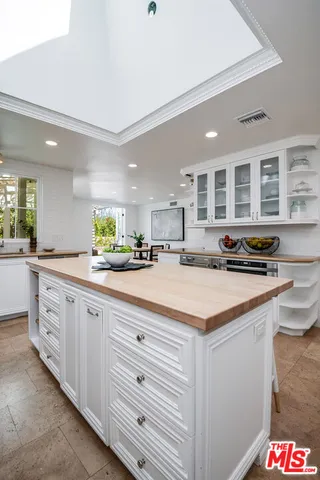 $4,350,000 | 24049 Chestnut Way, Calabasas, CA 91302