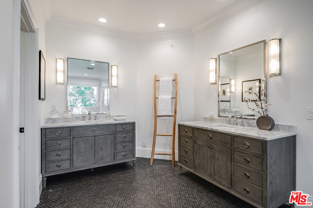 24049 Chestnut Way Calabasas, CA 91302 - Photo 37 of 53