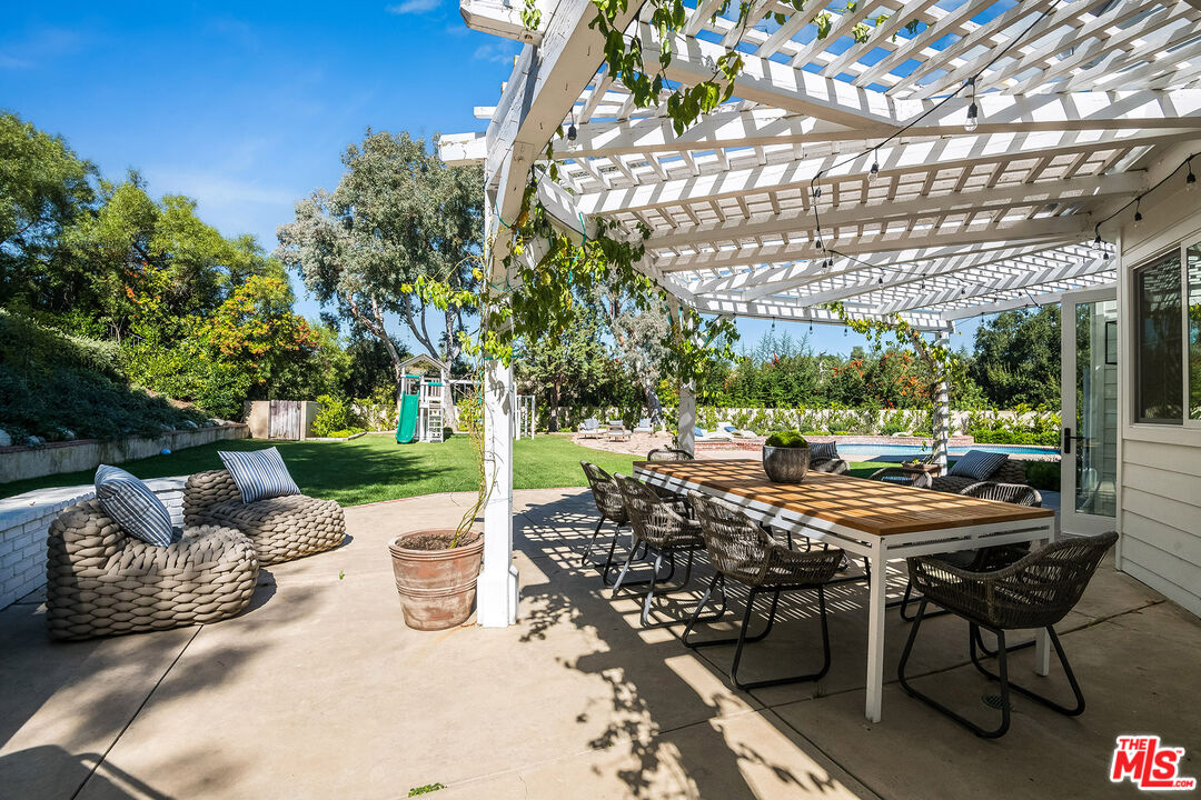 24049 Chestnut Way Calabasas, CA 91302 - Photo 48 of 53