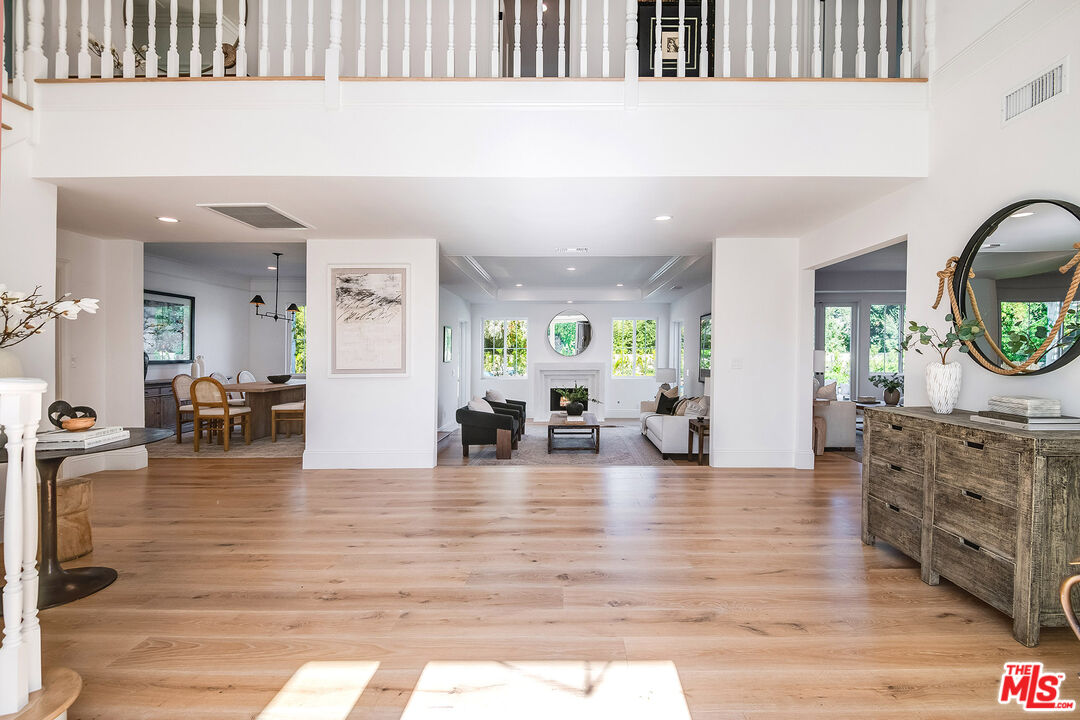 24049 Chestnut Way Calabasas, CA 91302 - Photo 5 of 53