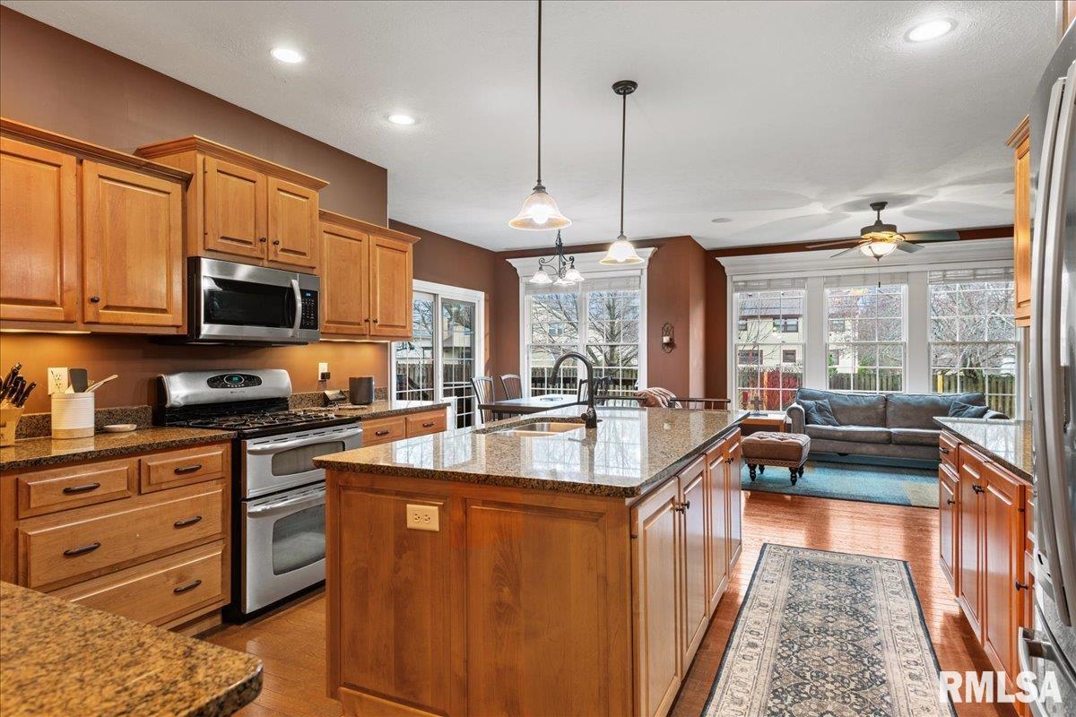 1705 Interlacken Road Springfield, IL 62704 - Photo 4 of 47