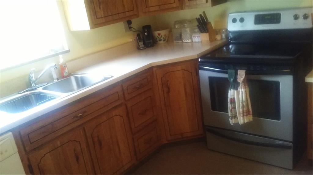 1174 Claridge-Elliott Road Jeannette, PA 15644 - Photo 9 of 24 Gallery Image 9