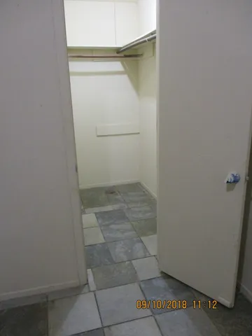 a view of utility room