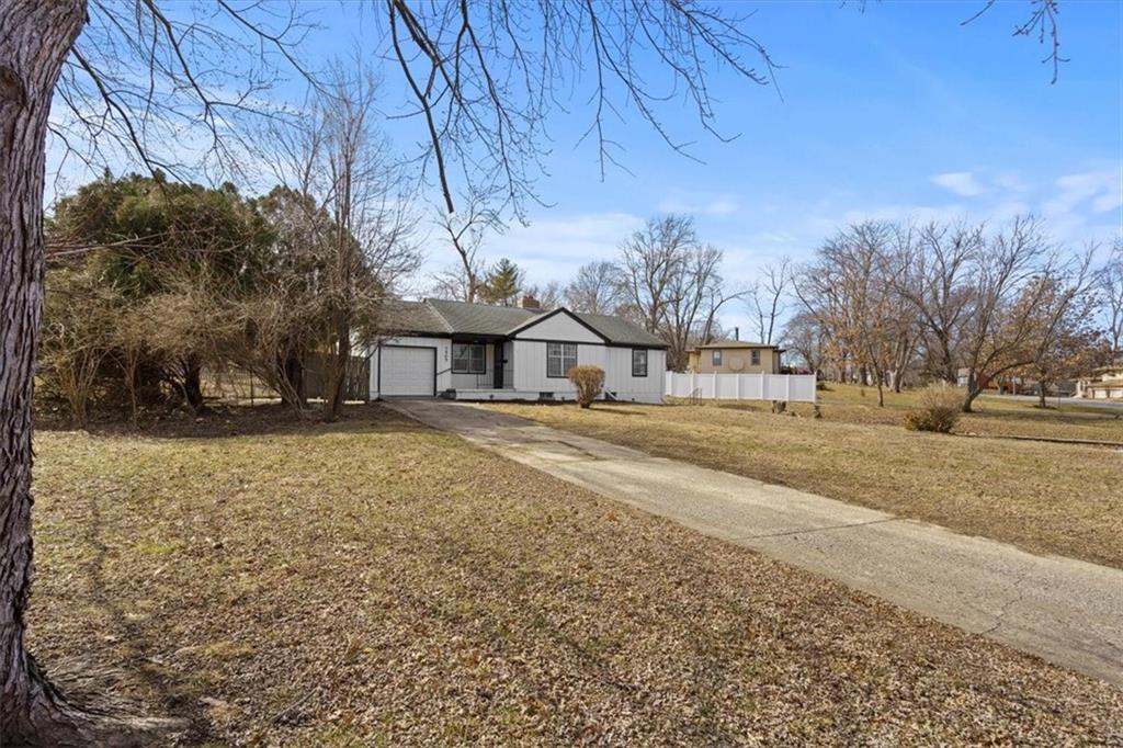 7505 East 130 Street Grandview, MO 64030 - Photo 2 of 30