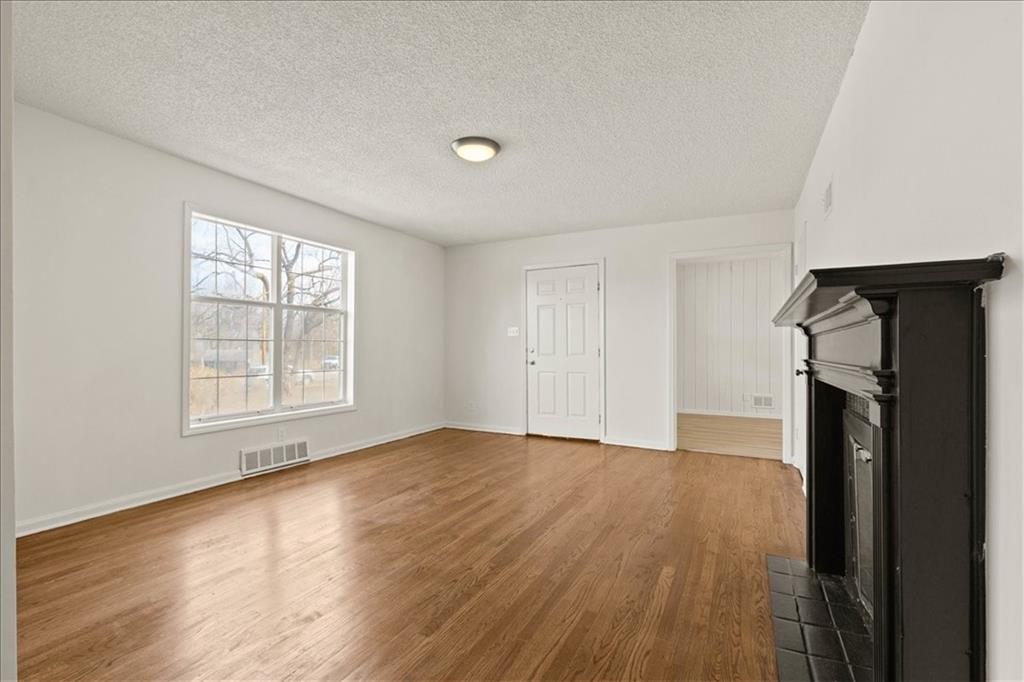 7505 East 130 Street Grandview, MO 64030 - Photo 6 of 30