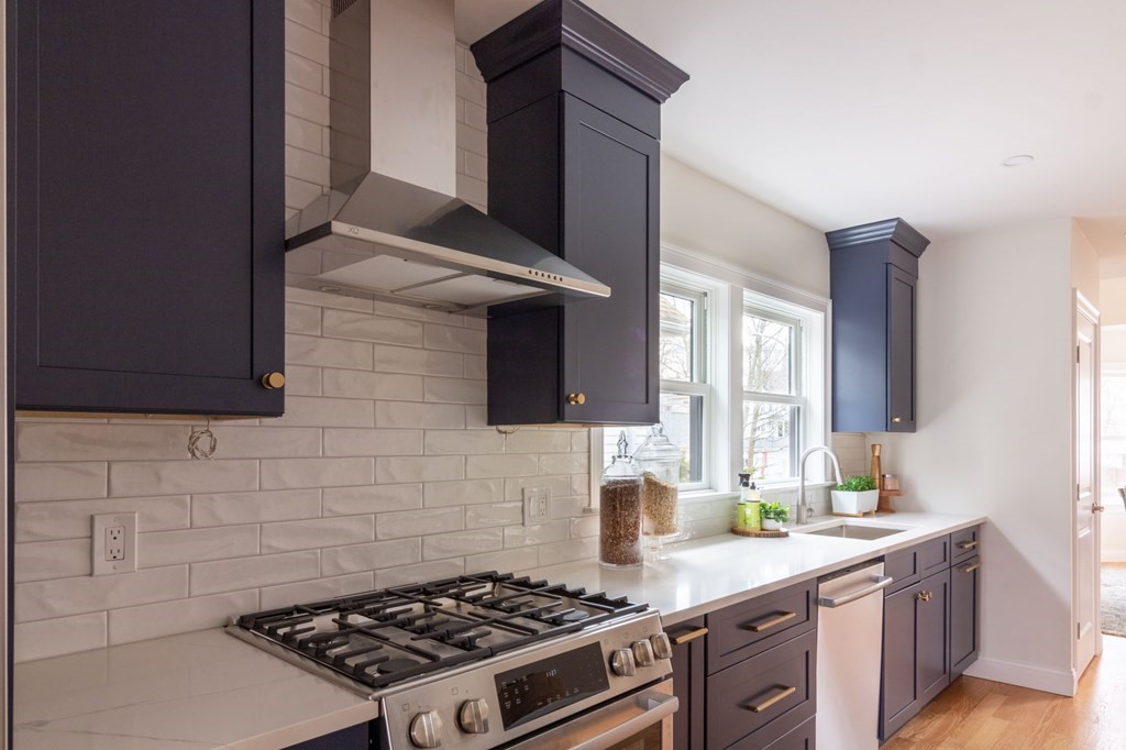 36 Murray Hill Road Boston, MA 02131 - Photo 2 of 30 Gallery Image 2