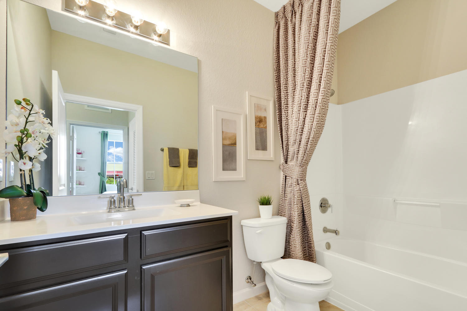 1007 Northwest 40th Terrace Lauderhill, FL 33313 - Photo 17 of 33 1109 NW 40th Ave Anchor 1446-large-018-