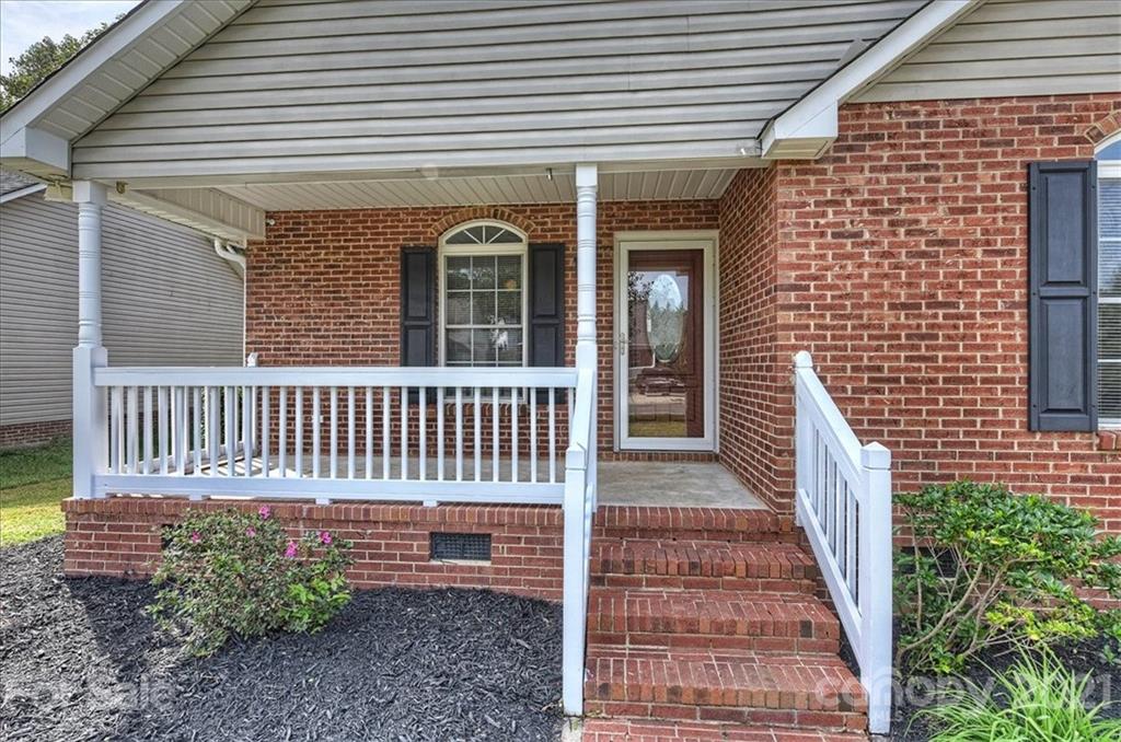 142 Pheasant Ridge Circle York, SC 29745 - Photo 3 of 38 Gallery Image 3