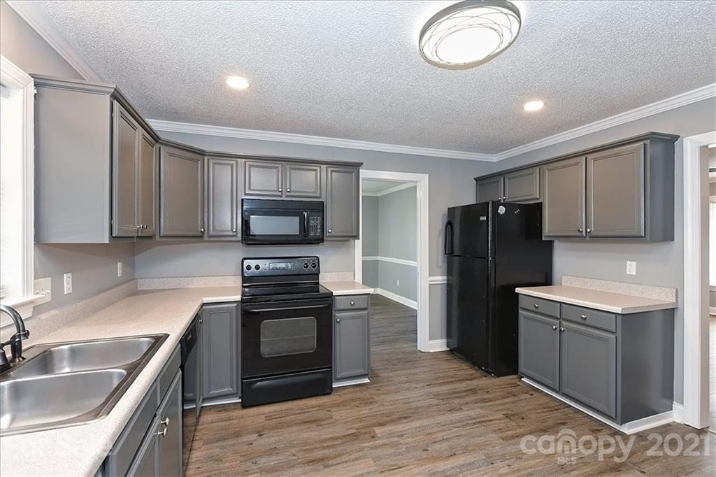 142 Pheasant Ridge Circle York, SC 29745 - Photo 10 of 38 Gallery Image 10