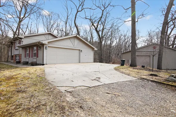 $349,900 | 8625 Abbey Road, Jackson, MI 49201