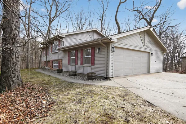 $349,900 | 8625 Abbey Road, Jackson, MI 49201