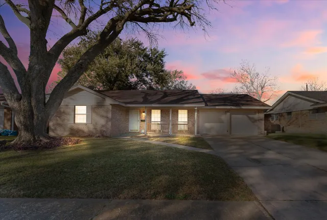 $2,100 | 906 Alyse Street, Deer Park, TX 77536