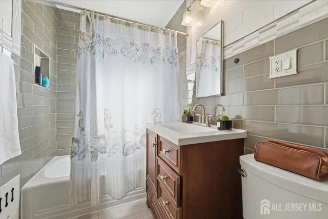 $500,000 | 554 Barron Avenue, Woodbridge, NJ 07095