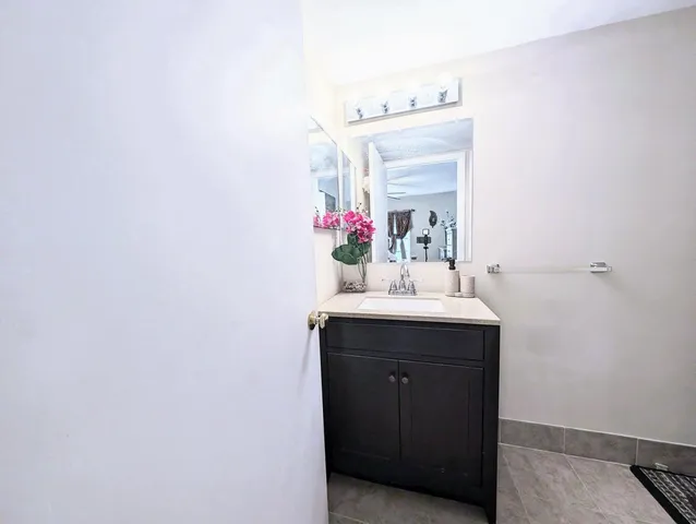 $1,700 | 7515 South Oriole Boulevard, Unit 203, Delray Beach, FL 33446