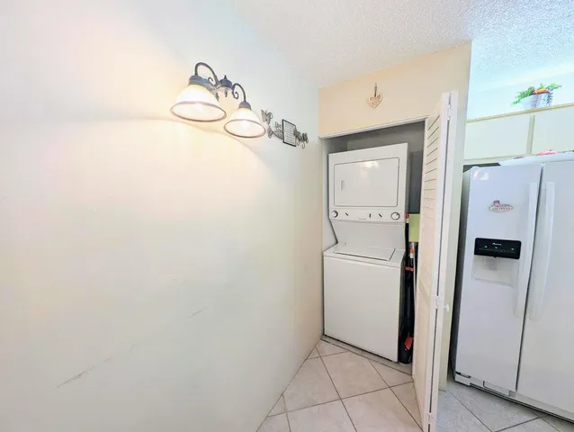 $1,700 | 7515 South Oriole Boulevard, Unit 203, Delray Beach, FL 33446