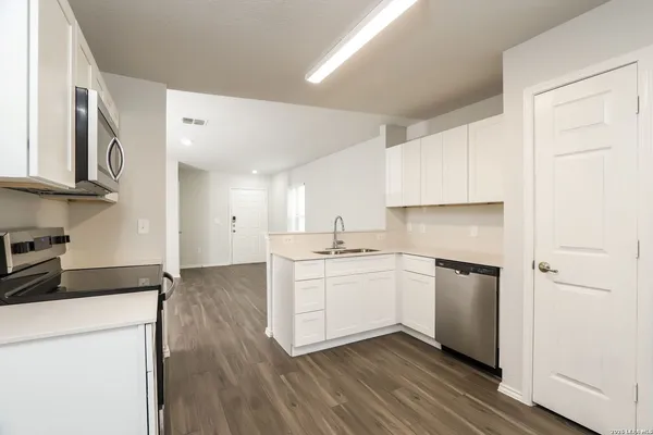 $1,785 | 10723 Goose Way, San Antonio, TX 78224