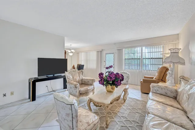 $120,000 | 1902 Bermuda Circle, Unit L2, Coconut Creek, FL 33066