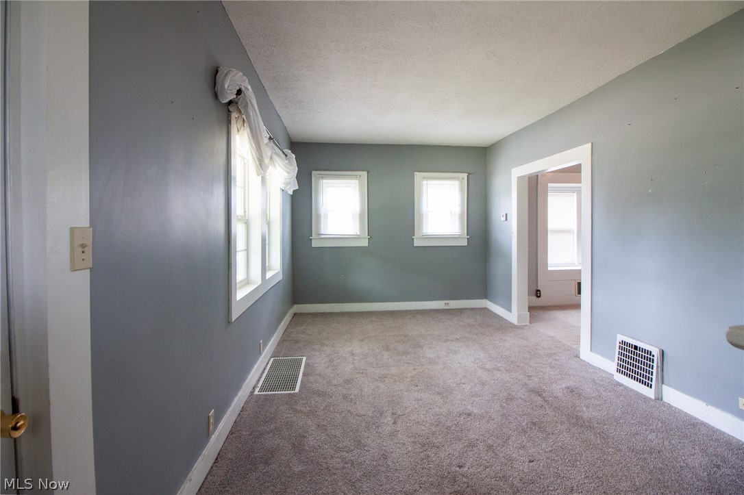 1869 Springfield Center Road Akron, OH 44312 - Photo 4 of 21
