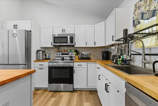 $370,000 | 32 Selden Lane, Oakland, ME 04963