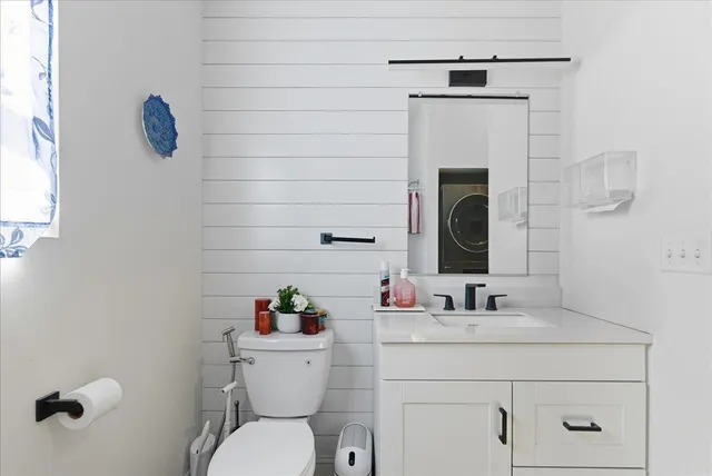 $370,000 | 32 Selden Lane, Oakland, ME 04963