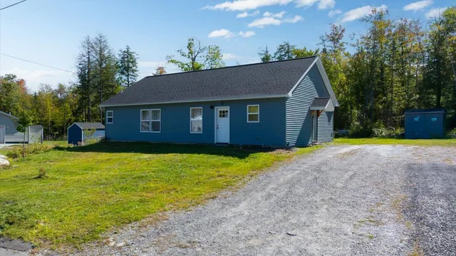 $370,000 | 32 Selden Lane, Oakland, ME 04963