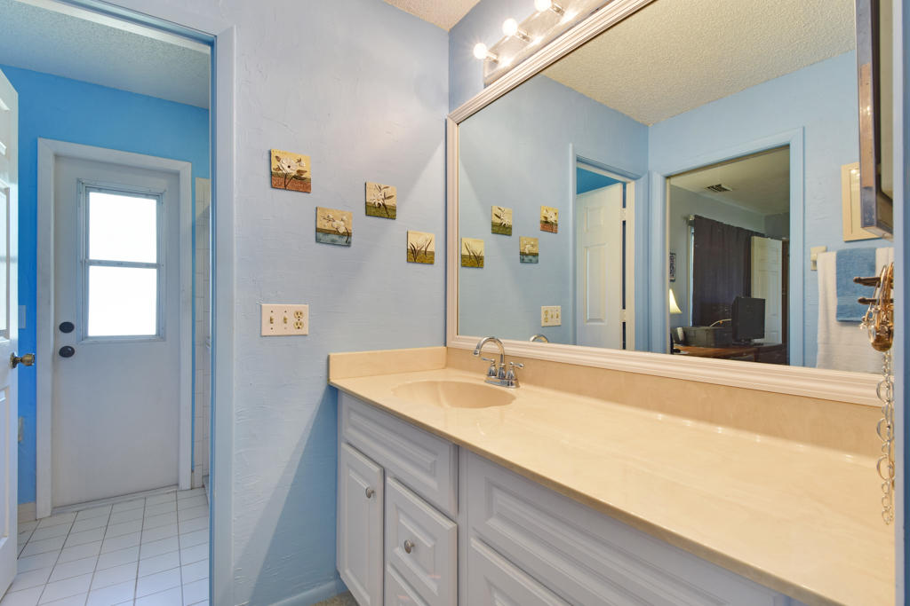 4319 Southeast Boxleaf Place Stuart, FL 34997 - Photo 13 of 27 Master Bath