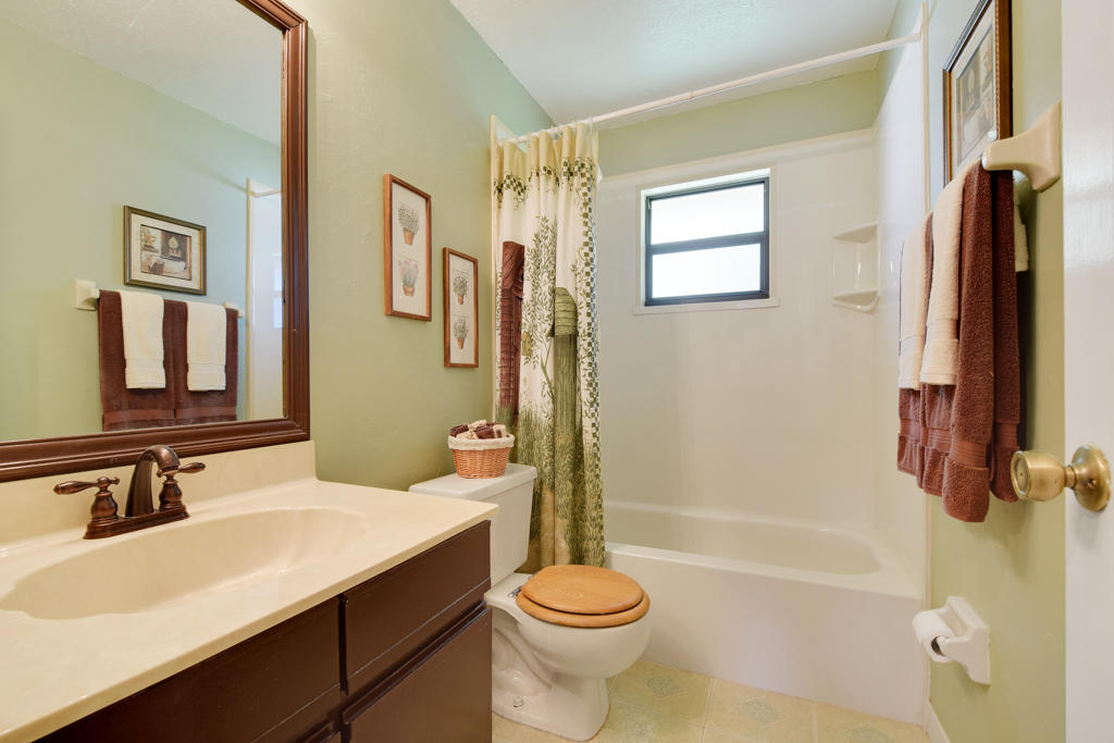 4319 Southeast Boxleaf Place Stuart, FL 34997 - Photo 16 of 27 2nd Bath