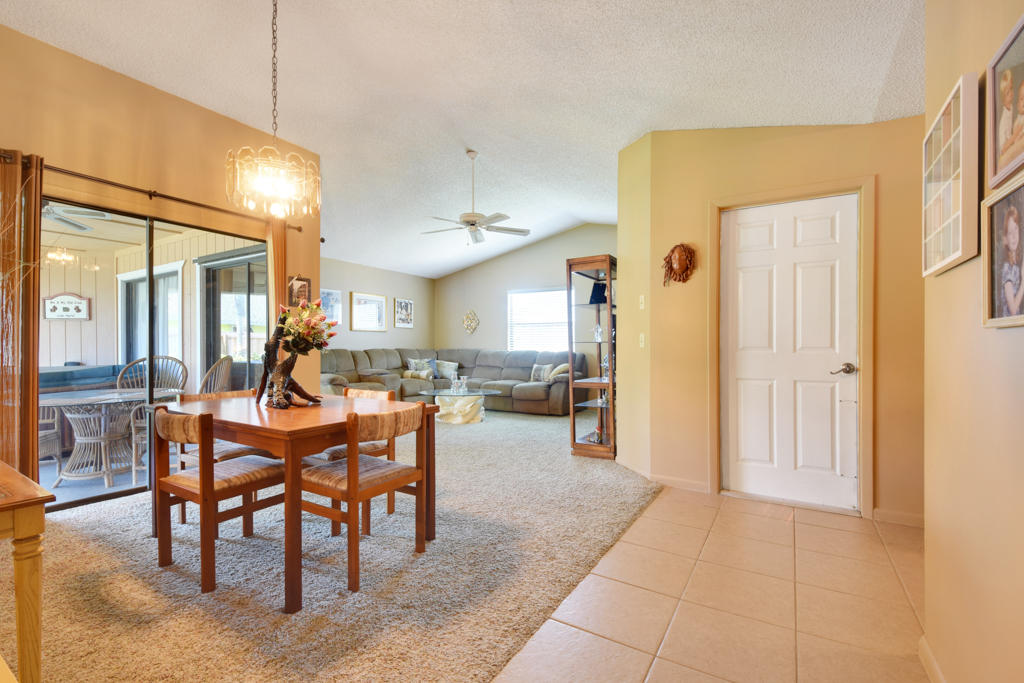 4319 Southeast Boxleaf Place Stuart, FL 34997 - Photo 3 of 27 Entry / Dining