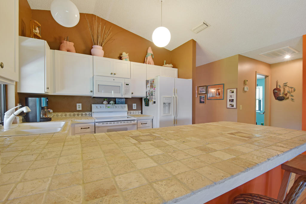 4319 Southeast Boxleaf Place Stuart, FL 34997 - Photo 6 of 27 Kitchen