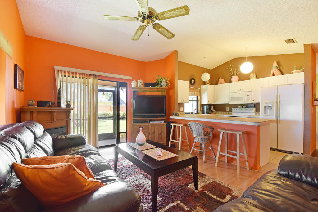 4319 Southeast Boxleaf Place Stuart, FL 34997 - Photo 8 of 27 Family Room/Kitchen